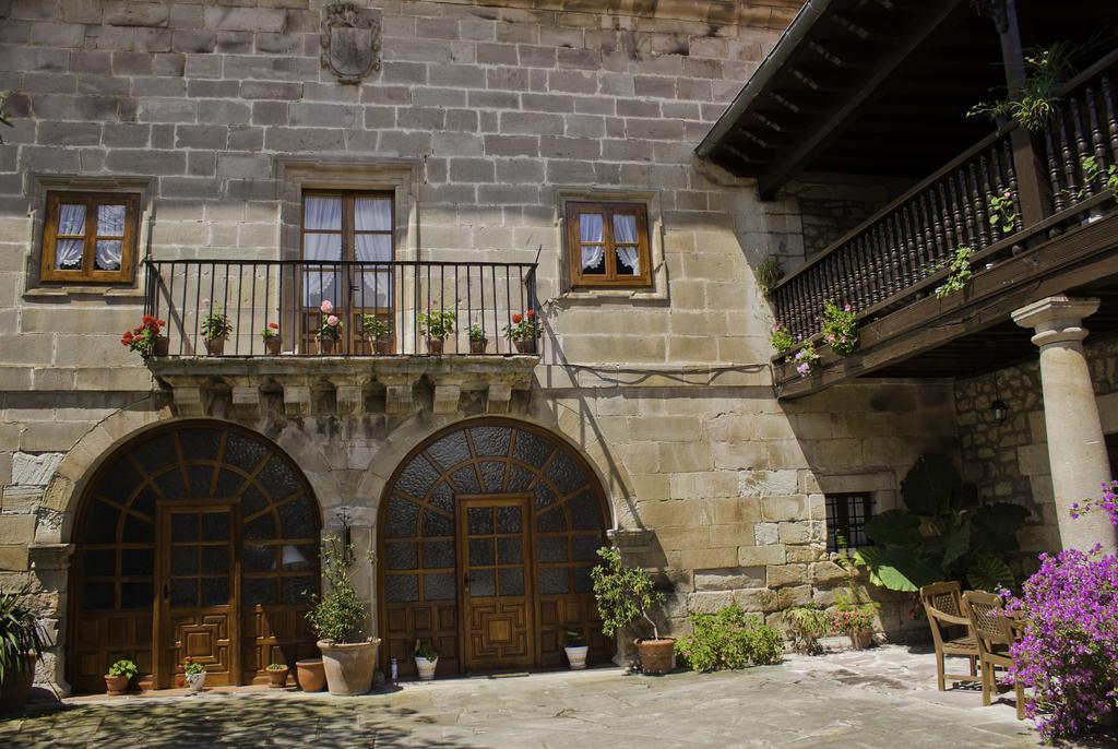 Casa Velarde Hotel Torrelavega Exterior photo